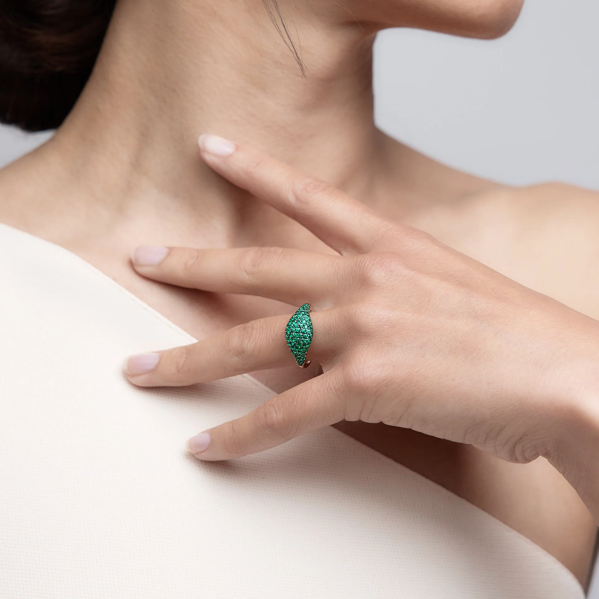 smaragdring kaufen als Begleiter für Intuition, Heilung und Balance