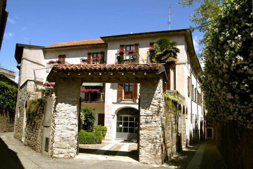 Ferienwohnung in Cannobio: Ideal für naturverbundene Urlauber inmitten von Grün